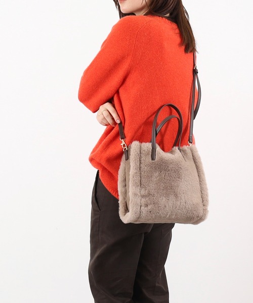 COOCO(クーコ)の「リバーシブルムートン風2WAYバッグ(ハンドバッグ・レディース・レオパード/ダークグレー/グレー系その他/オフホワイト・9)」の3枚目の写真