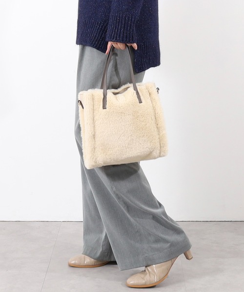 COOCO(クーコ)の「リバーシブルムートン風2WAYバッグ(ハンドバッグ・レディース・レオパード/ダークグレー/グレー系その他/オフホワイト・9)」の1枚目の写真