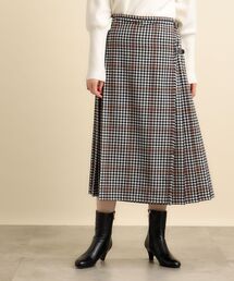 ◆チェックとプリーツが着映えする主役スカート