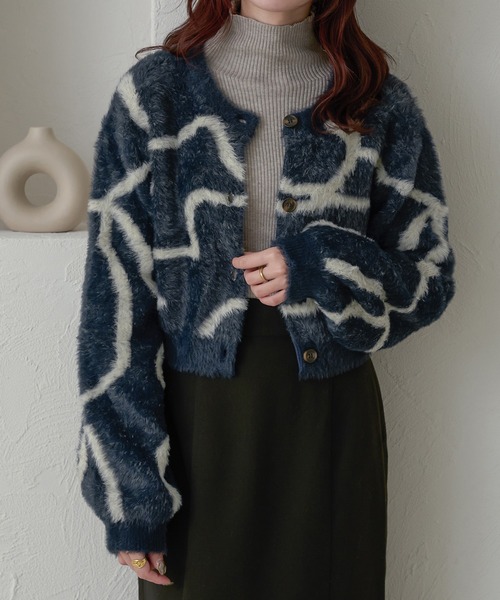 Ambre Neige（アンブルネージュ）の「【前後２WAY】２ｗａｙニュアンスニットラインカーディガン／【WEB/EC限定商品】（カーディガン/ボレロ・レディース・アイボリー/ライトグレー/ネイビー・FREE）」の3枚目の写真