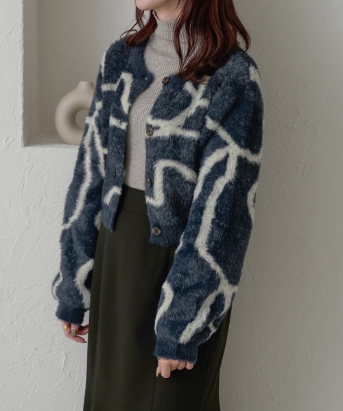 Ambre Neige（アンブルネージュ）の「【前後２WAY】２ｗａｙニュアンスニットラインカーディガン／【WEB/EC限定商品】（カーディガン/ボレロ・レディース・アイボリー/ライトグレー/ネイビー・FREE）」の5枚目の写真