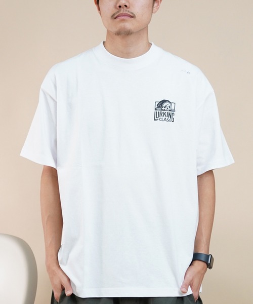 LURKING CLASS(ラーキングクラス)の「【ムラサキスポーツ限定】LURKING CLASS/ラーキングクラス オーバーサイズ Tシャツ ST24STM01(Tシャツ/カットソー・メンズ・ブラック/ホワイト/サンドベージュ・M/L/XL)」の2枚目の写真