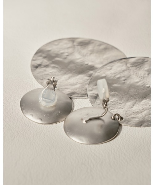 TODAYFUL（トゥデイフル）の「double plate earrings（イヤリング・レディース・シルバー/ゴールド・FREE）」の12枚目の写真