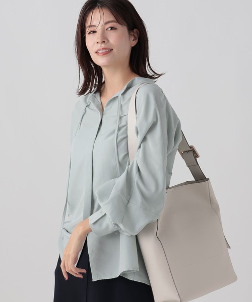 Elura(エルーラ)の「アイロンいらず落ち感ブラウス(シャツ/ブラウス・レディース・ネイビー/グリーン系その他/ライトイエロー/ホワイト・MEDIUM/LARGE)」の8枚目の写真