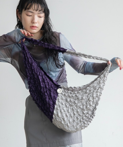 VACANCY（ヴァカンシー）の「バイカラー絞りショルダーバッグ（ショルダーバッグ・レディース・ホワイト×ブラック/ブラック×ブルー/シルバー・FREE）」の21枚目の写真