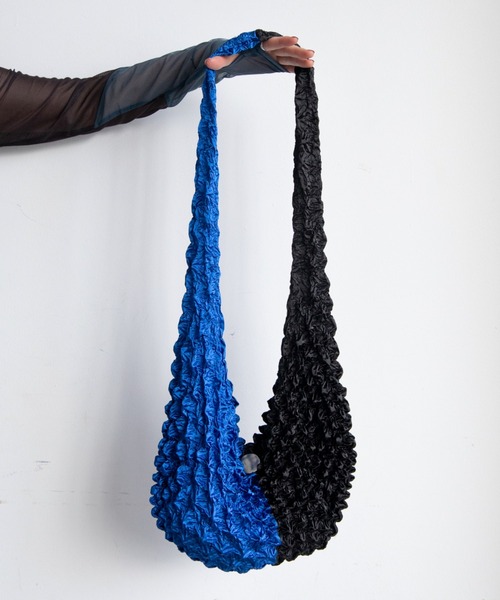 VACANCY（ヴァカンシー）の「バイカラー絞りショルダーバッグ（ショルダーバッグ・レディース・ホワイト×ブラック/ブラック×ブルー/シルバー・FREE）」の13枚目の写真