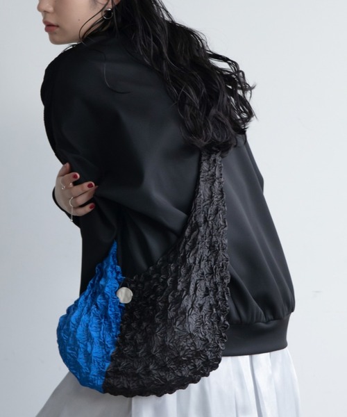 VACANCY（ヴァカンシー）の「バイカラー絞りショルダーバッグ（ショルダーバッグ・レディース・ホワイト×ブラック/ブラック×ブルー/シルバー・FREE）」の14枚目の写真