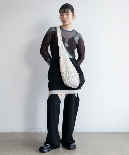 VACANCY（ヴァカンシー）の「バイカラー絞りショルダーバッグ（ショルダーバッグ・レディース・ホワイト×ブラック/ブラック×ブルー/シルバー・FREE）」の9枚目の写真