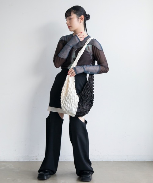 VACANCY（ヴァカンシー）の「バイカラー絞りショルダーバッグ（ショルダーバッグ・レディース・ホワイト×ブラック/ブラック×ブルー/シルバー・FREE）」の11枚目の写真