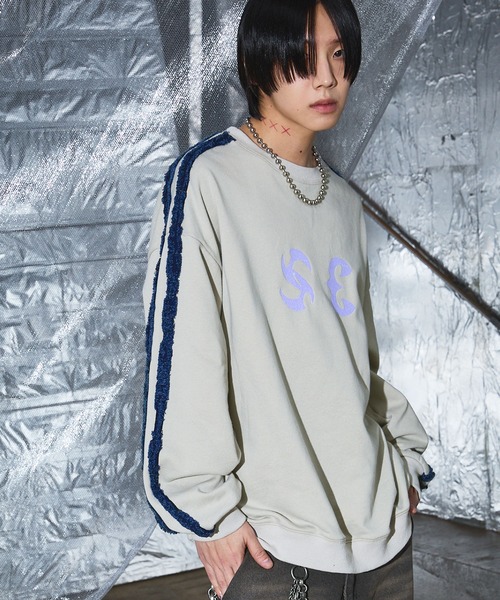 SAVEDGE（セーベッジ）の「LOOSE FRINGE LINE METAL LOGO SWEAT/ルーズフリンジラインメタルロゴスウェット（スウェット・メンズ・グレー/チャコール・L/M）」の9枚目の写真