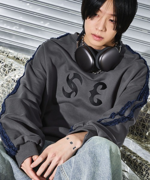 SAVEDGE（セーベッジ）の「LOOSE FRINGE LINE METAL LOGO SWEAT/ルーズフリンジラインメタルロゴスウェット（スウェット・メンズ・グレー/チャコール・L/M）」の20枚目の写真