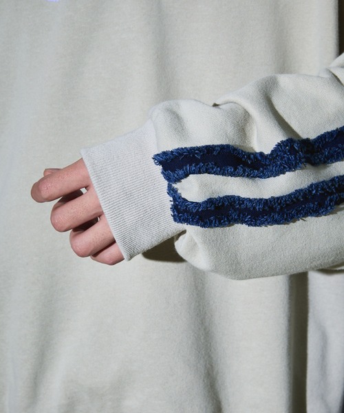 SAVEDGE（セーベッジ）の「LOOSE FRINGE LINE METAL LOGO SWEAT/ルーズフリンジラインメタルロゴスウェット（スウェット・メンズ・グレー/チャコール・L/M）」の4枚目の写真