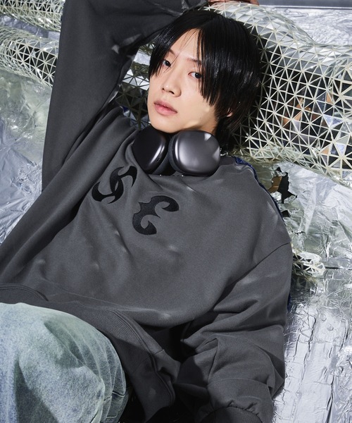 SAVEDGE（セーベッジ）の「LOOSE FRINGE LINE METAL LOGO SWEAT/ルーズフリンジラインメタルロゴスウェット（スウェット・メンズ・グレー/チャコール・L/M）」の21枚目の写真