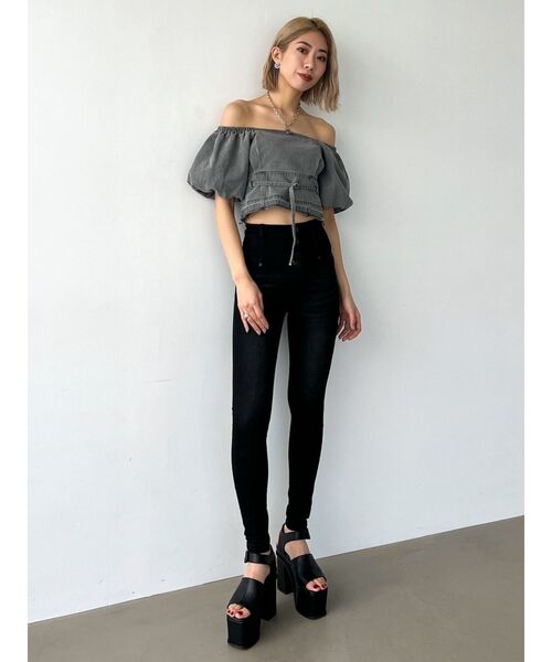 EMODA（エモダ）の「デニムオフショルダートップ（シャツ/ブラウス・レディース・ブラック/グレー/インディゴブルー・FREE）」の8枚目の写真