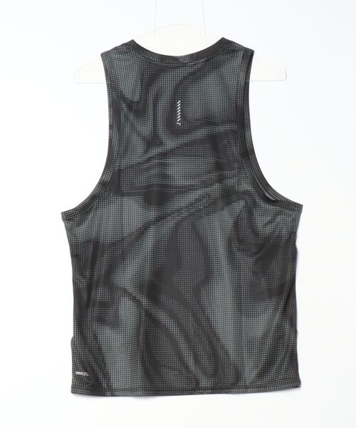 PUMA(プーマ)の「プーマ PUMA RUN FAVORITE AOP シングレット(タンクトップ・メンズ・ブラック・S/M/L/LL)」の2枚目の写真