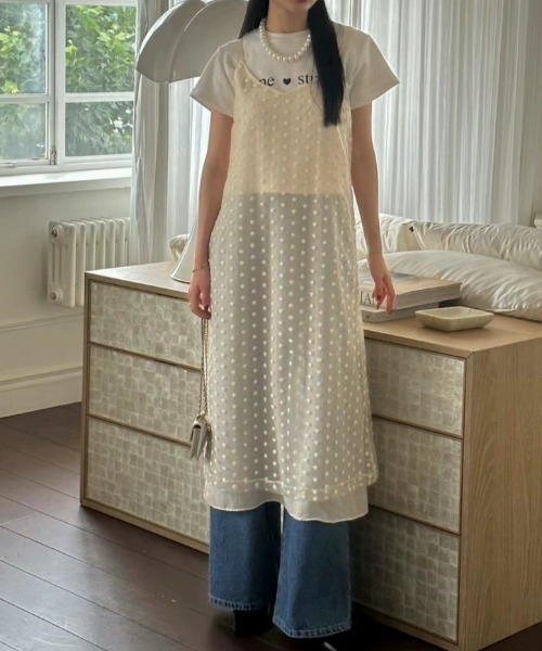 GEMEDA(ジェメダ)の「花柄キャミソールワンピース(Tシャツ/カットソー・レディース・ホワイト/ブラック・M)」の1枚目の写真