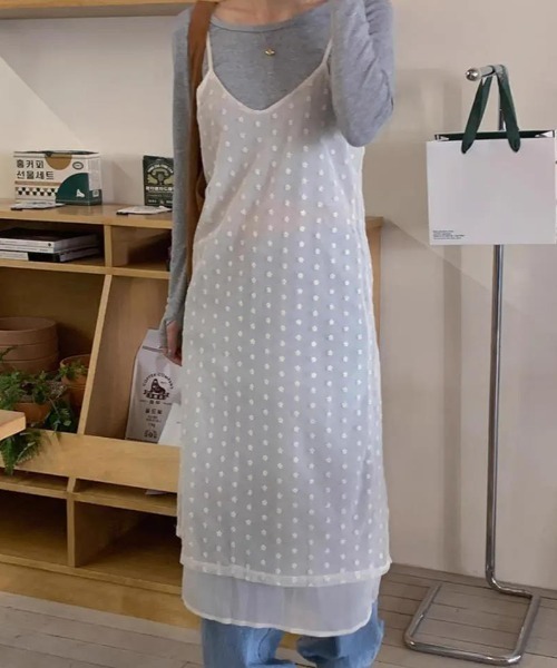 GEMEDA(ジェメダ)の「花柄キャミソールワンピース(Tシャツ/カットソー・レディース・ホワイト/ブラック・M)」の10枚目の写真