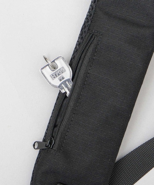 anello（アネロ）の「HC ハイキャパシティ 撥水加工 大容量 スリング クロスボディバッグ 15L A5対応（ボディバッグ/ウエストポーチ・メンズ・ブラック・FREE）」の10枚目の写真