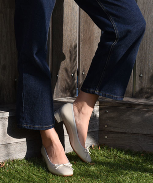 HIPS(ヒップス)の「スクエアトゥヒールアップバレエシューズ(バレエシューズ・レディース・ネイビー/シルバー/ブラック/レッド/ライトグレー/ブラック系その他/ゴールド/グリーン系その他/ボルドー/ブルー系その他/パイソン/ピンク/ホワイト系その他/ワイン/ベージュ系その他/カーキ/ライトイエロー/アニマル・24cm/22.5cm/23.5cm/23cm/24.5cm/22cm/22.5㎝)」の5枚目の写真