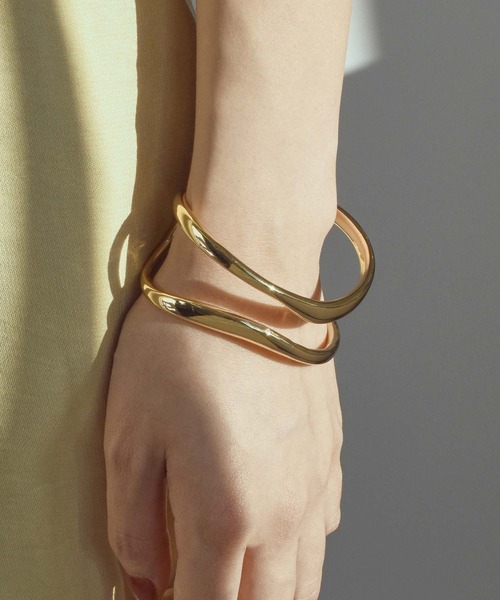 GOLDY（ゴールディ）の「ダブル ラインズ バングル（バングル/リストバンド・レディース・シルバー/ゴールド/シルバー系その他/ゴールド系その他・FREE）」の3枚目の写真