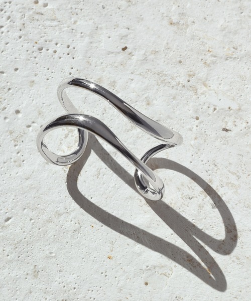 GOLDY（ゴールディ）の「ダブル ラインズ バングル（バングル/リストバンド・レディース・シルバー/ゴールド/シルバー系その他/ゴールド系その他・FREE）」の5枚目の写真