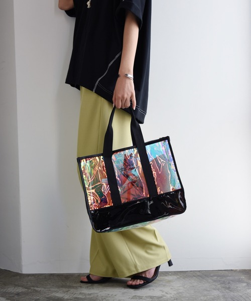 and it_（アンドイット）の「オーロラクリアバッグ（トートバッグ・レディース・アイボリー/ブラック・FREE）」の4枚目の写真