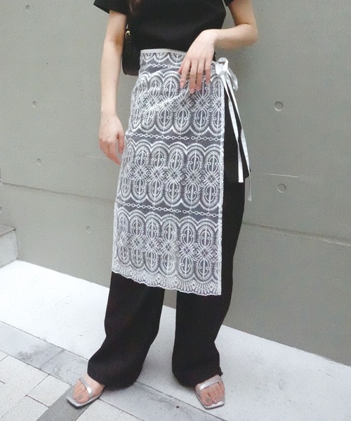 CORNERS(コーナーズ)の「刺繍オーガンジーラップスカート(スカート・レディース・アイボリー/ブラック/ホワイト・M)」の3枚目の写真