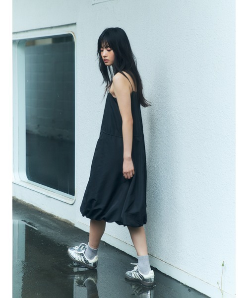 CHAROL（シャロル）の「バルーンキャミワンピース（ワンピース・レディース・ブラック/グレー・FREE）」の6枚目の写真