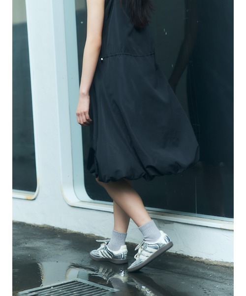 CHAROL（シャロル）の「バルーンキャミワンピース（ワンピース・レディース・ブラック/グレー・FREE）」の7枚目の写真