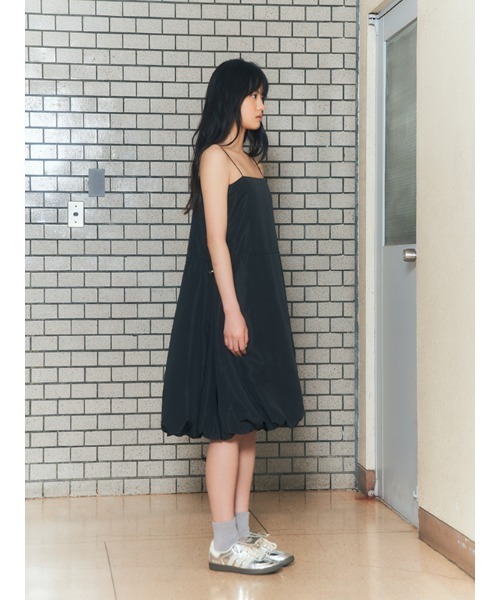 CHAROL（シャロル）の「バルーンキャミワンピース（ワンピース・レディース・ブラック/グレー・FREE）」の8枚目の写真