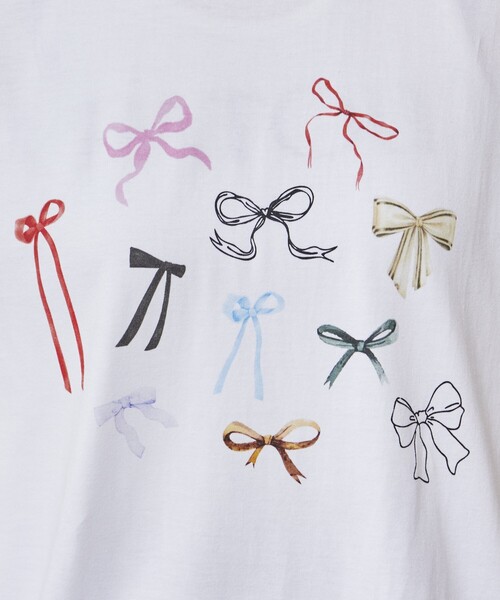 Firsthand（ファーストハンド）の「Firsthand/ファーストハンド オーガニックコットンマルチリボンプリントTシャツ / フロントデザインTシャツ / 半袖TEE（Tシャツ/カットソー・レディース・ホワイト・ONE SIZE）」の2枚目の写真