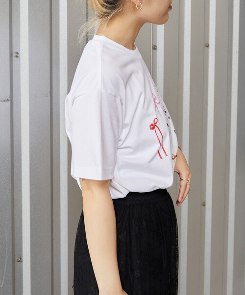 Firsthand（ファーストハンド）の「Firsthand/ファーストハンド オーガニックコットンマルチリボンプリントTシャツ / フロントデザインTシャツ / 半袖TEE（Tシャツ/カットソー・レディース・ホワイト・ONE SIZE）」の12枚目の写真