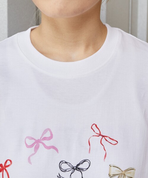 Firsthand（ファーストハンド）の「Firsthand/ファーストハンド オーガニックコットンマルチリボンプリントTシャツ / フロントデザインTシャツ / 半袖TEE（Tシャツ/カットソー・レディース・ホワイト・ONE SIZE）」の17枚目の写真
