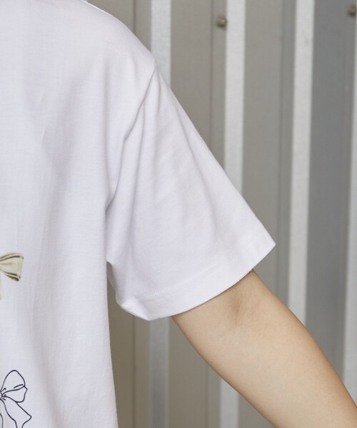 Firsthand（ファーストハンド）の「Firsthand/ファーストハンド オーガニックコットンマルチリボンプリントTシャツ / フロントデザインTシャツ / 半袖TEE（Tシャツ/カットソー・レディース・ホワイト・ONE SIZE）」の18枚目の写真