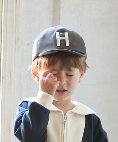 petit main（プティマイン）の「アルファベットロゴキャップ（キャップ・キッズ・チャコール/ネイビー/アイボリー・50cm/52cm/54cm）」の13枚目の写真