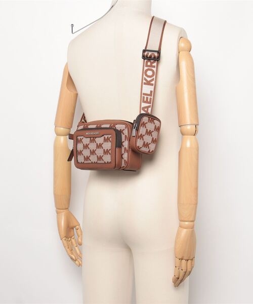 MICHAEL KORS（マイケルコース）の「COOPER ダブルジップ カメラバッグ