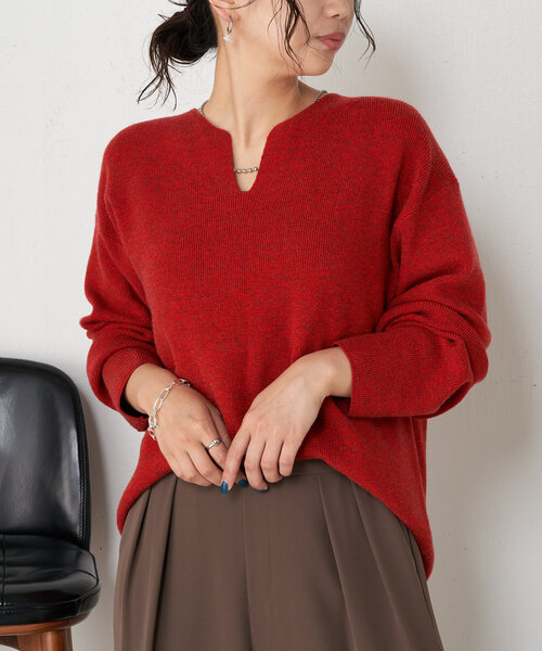 Jena espace merveilleux（ジェナ　エスパスメルヴェイユ）の「カタアゼ編みVネックニット（ニット/セーター・レディース・グレー/チャコールグレー/レッド・FREE）」の3枚目の写真