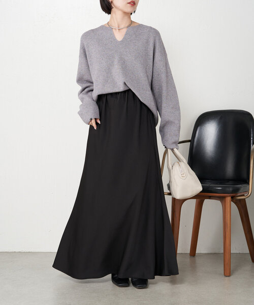 Jena espace merveilleux（ジェナ　エスパスメルヴェイユ）の「カタアゼ編みVネックニット（ニット/セーター・レディース・グレー/チャコールグレー/レッド・FREE）」の4枚目の写真