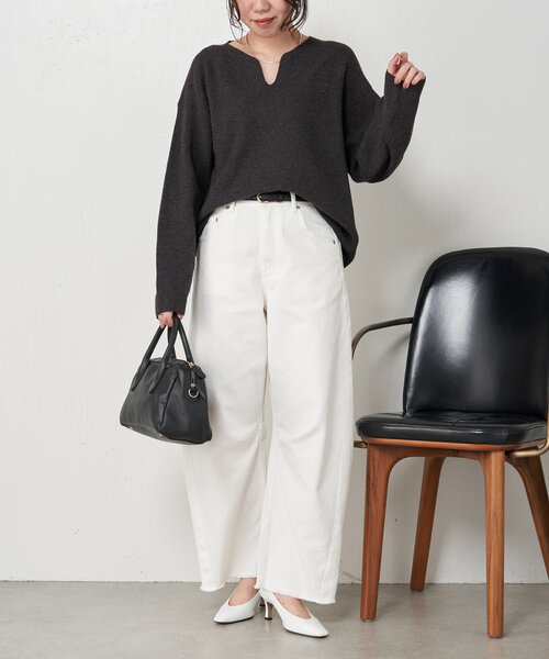 Jena espace merveilleux（ジェナ　エスパスメルヴェイユ）の「カタアゼ編みVネックニット（ニット/セーター・レディース・グレー/チャコールグレー/レッド・FREE）」の11枚目の写真