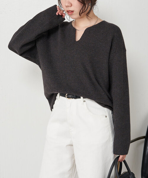 Jena espace merveilleux（ジェナ　エスパスメルヴェイユ）の「カタアゼ編みVネックニット（ニット/セーター・レディース・グレー/チャコールグレー/レッド・FREE）」の14枚目の写真