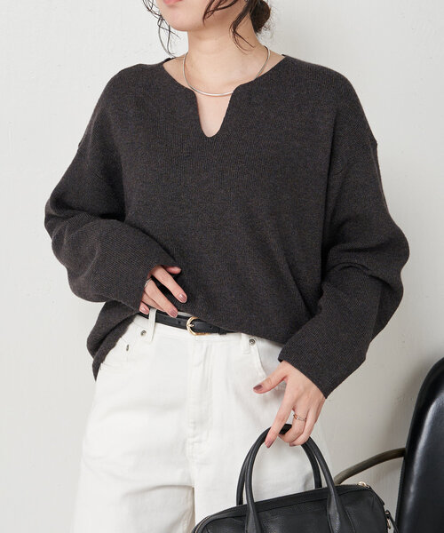 Jena espace merveilleux（ジェナ　エスパスメルヴェイユ）の「カタアゼ編みVネックニット（ニット/セーター・レディース・グレー/チャコールグレー/レッド・FREE）」の15枚目の写真