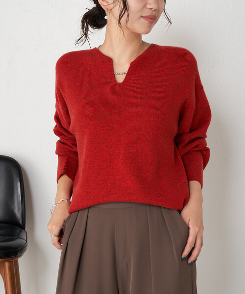 Jena espace merveilleux（ジェナ　エスパスメルヴェイユ）の「カタアゼ編みVネックニット（ニット/セーター・レディース・グレー/チャコールグレー/レッド・FREE）」の22枚目の写真