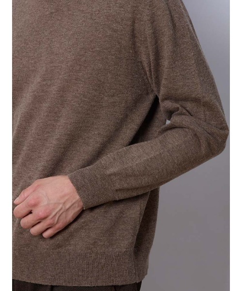 TRANS CONTINENTS(トランスコンチネンツ)の「TRANS CONTINENTS 無染色タートルネックニット ブラウン/ベージュ 【洗える】(ニット/セーター・メンズ・ブラウン/ベージュ・L/M)」の9枚目の写真