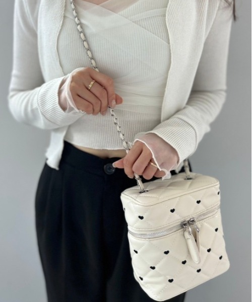 ipugo/イプゴ ハート刺繍 キルティングチェーン バニティバッグ（ショルダーバッグ）｜ipugo（イプゴ）