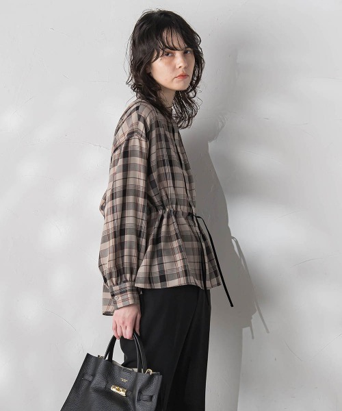 la.f…（ラエフ）の「ドロストペプラムチェックブラウス≪洗濯機で洗える≫（シャツ/ブラウス・レディース・ブラック系その他/ダークベージュ・9号/7号）」の16枚目の写真