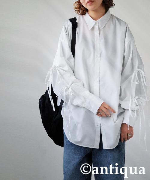 antiqua(アンティカ)の「袖リボンシャツ(シャツ/ブラウス・レディース・ブルー/ブラック/オフホワイト・ONESIZE)」の1枚目の写真