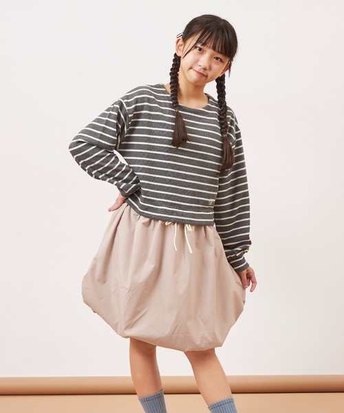 trois lapins kp（トロワラパンケーピー）の「鹿の子ボーダーワンピース(140～160)（ワンピース・キッズ・ブラック/グレー・140cm/150cm/160cm）」の2枚目の写真