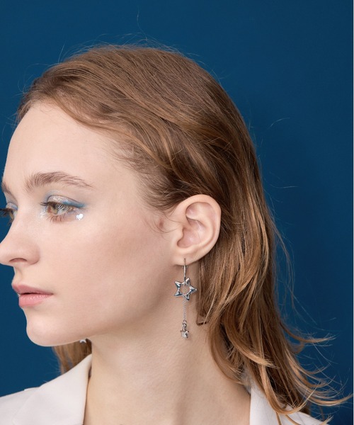 ANU(アヌ)の「star pierce - スターピアス(ピアス(両耳用)・レディース・ゴールド/シルバー・FREE)」の4枚目の写真