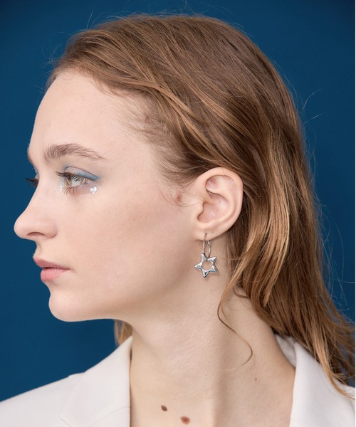 ANU(アヌ)の「star pierce - スターピアス(ピアス(両耳用)・レディース・ゴールド/シルバー・FREE)」の7枚目の写真