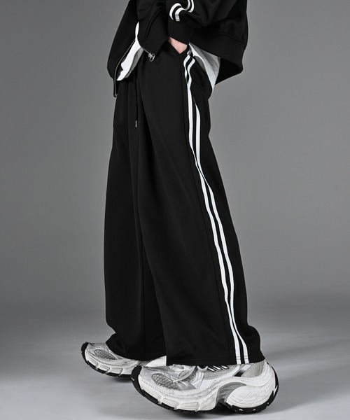 ADRER(アドラー)の「line track wide slacks / ライントラックワイドスラックス(その他パンツ・メンズ・ブラック/ホワイト/ブラウン/ブルー系1/ブラック系1/ブラック系2/ブラック系3/ブラック系4/ワイン・S/XS/L/M)」の16枚目の写真